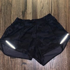 black lululemon shorts